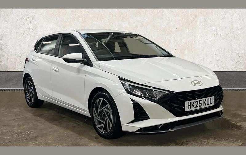 White Used 2025 Hyundai i20 Advanced Hatchback | £18,260 (A bit pricey) - Image 1/4
