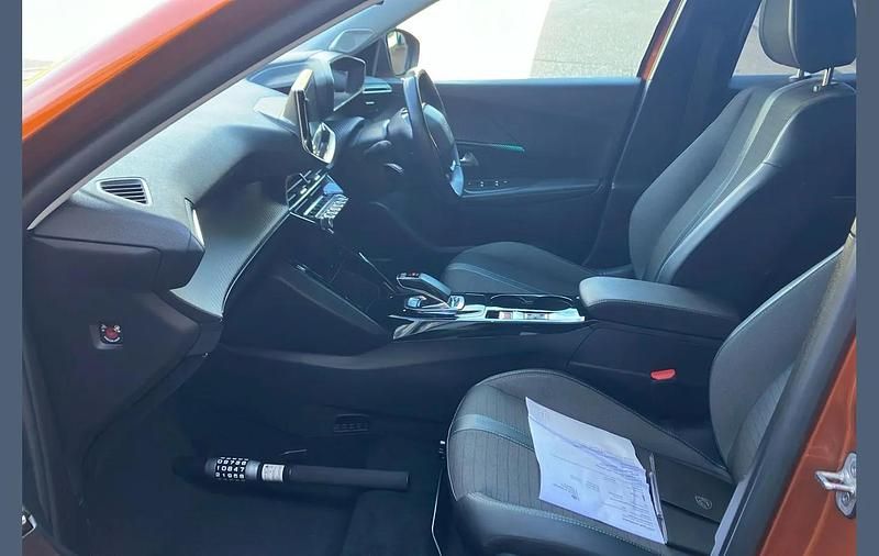 Used Peugeot e-2008 Allure Premium 100 kW (136 HP) 2022 Orange SUV