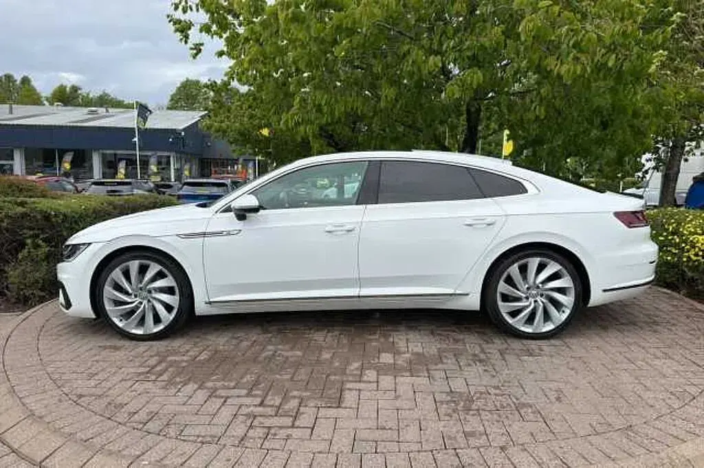 Used VW Arteon R-line 190 HP (139 kW) 2019 White Hatchback