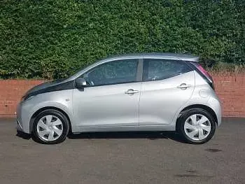 Used Toyota Aygo X-play 68 HP (50 kW) 2016 Silver Hatchback