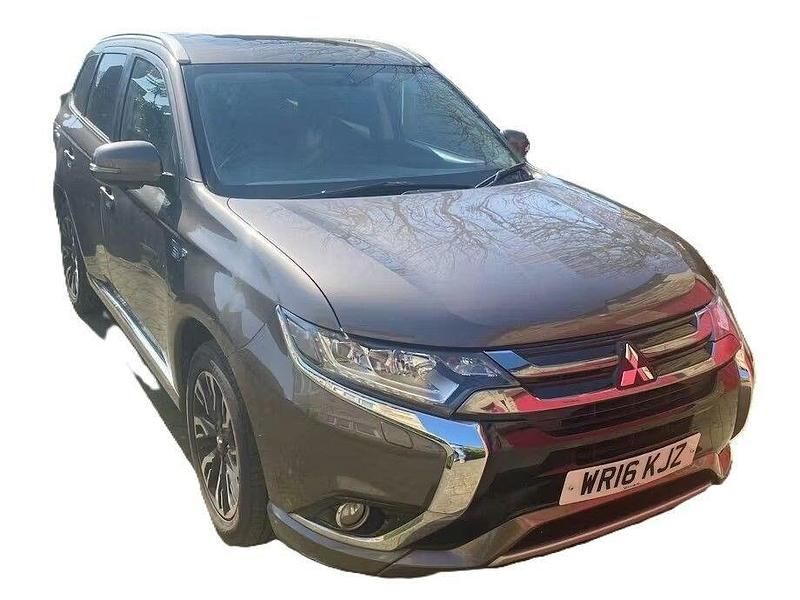 Used Mitsubishi Outlander P-HEV 200 HP (147 kW) 2016 Brown SUV