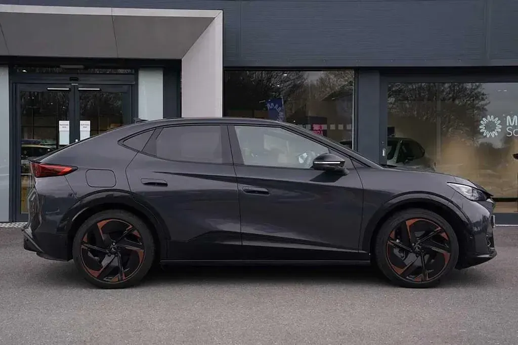 Used Cupra Tavascan 210 kW (286 HP) 2025 SUV