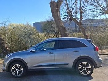 Begagnad Kia e-Niro 147 kW (201 HK) 2022 Grå SUV