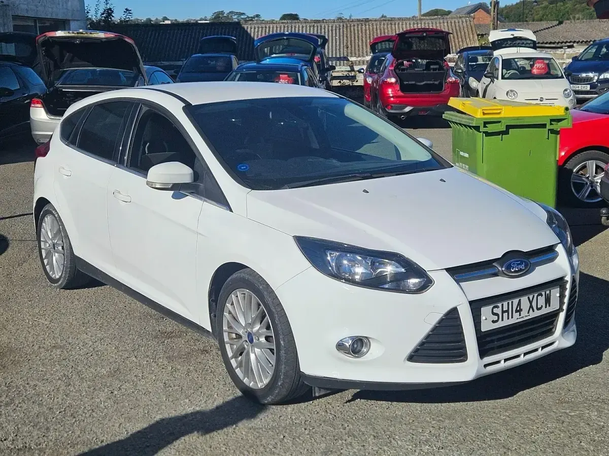 Used Ford Focus Zetec 125 HP (91 kW) 2014 White Hatchback