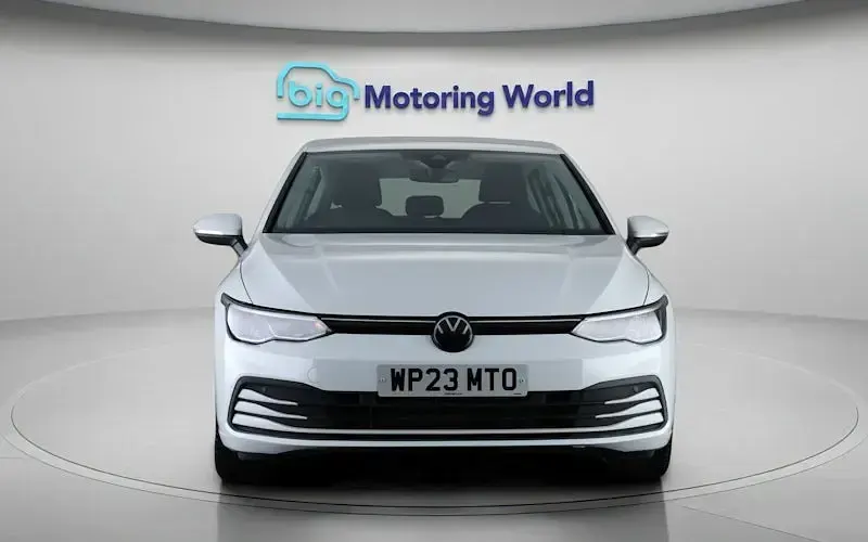 Used VW Golf VIII Life 150 HP (110 kW) 2023 White Hatchback
