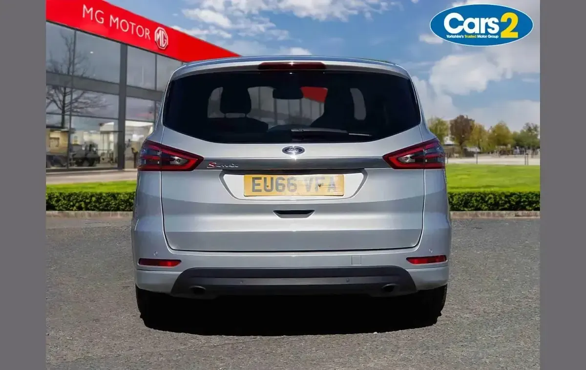 Used Ford S-MAX Titanium 147 HP (108 kW) 2016 Silver MPV
