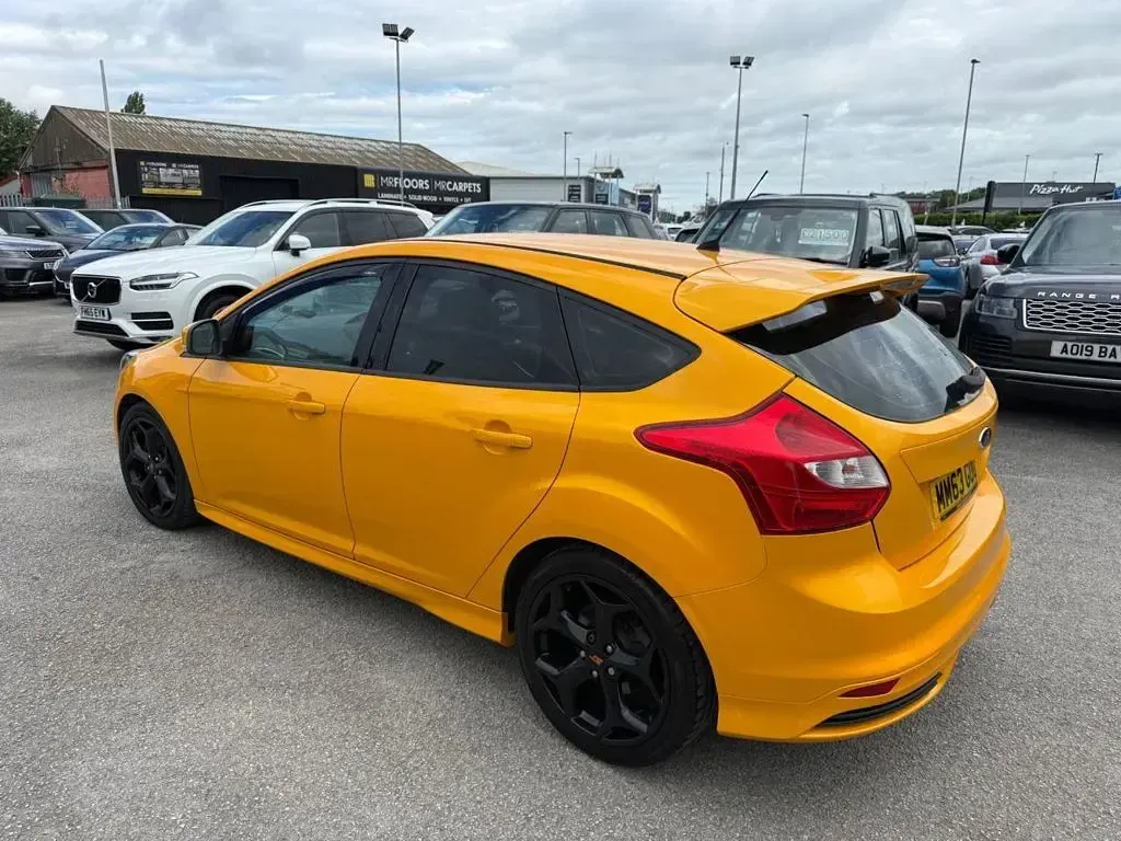 Used Ford Focus ST 250 HP (183 kW) 2014 Yellow Hatchback