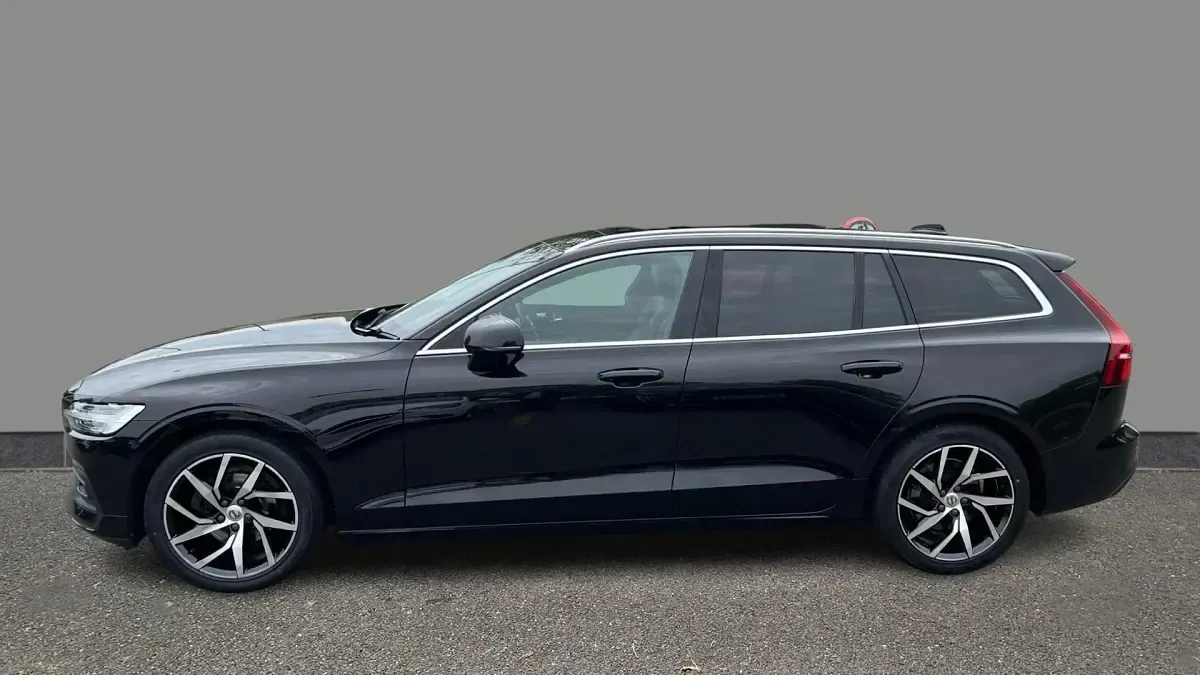 Used Volvo V60 Momentum 190 HP (139 kW) 2019 Black Estate