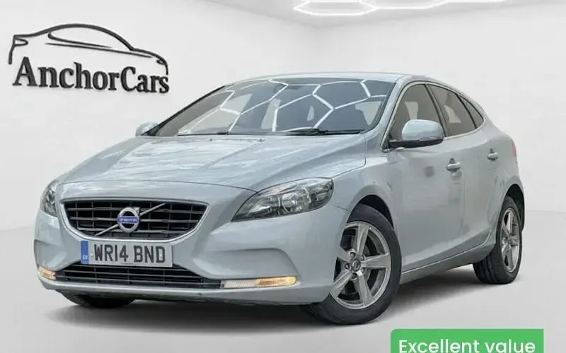 Used Volvo V40 SE 114 HP (83 kW) 2015 Hatchback