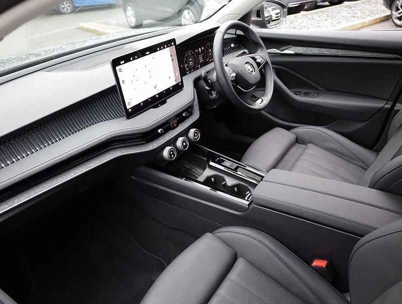 Used Skoda Superb SE L 147 HP (108 kW) 2025 Graphite grey metallic Hatchback