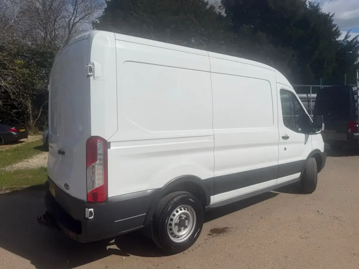 Second-hand Ford Transit 130 CP (95 kW) 2018 Alb Van