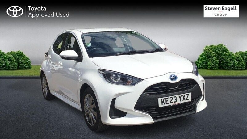 White Used 2023 Toyota Yaris Hybrid Hatchback | £17,425 (Good price) - Image 1/4