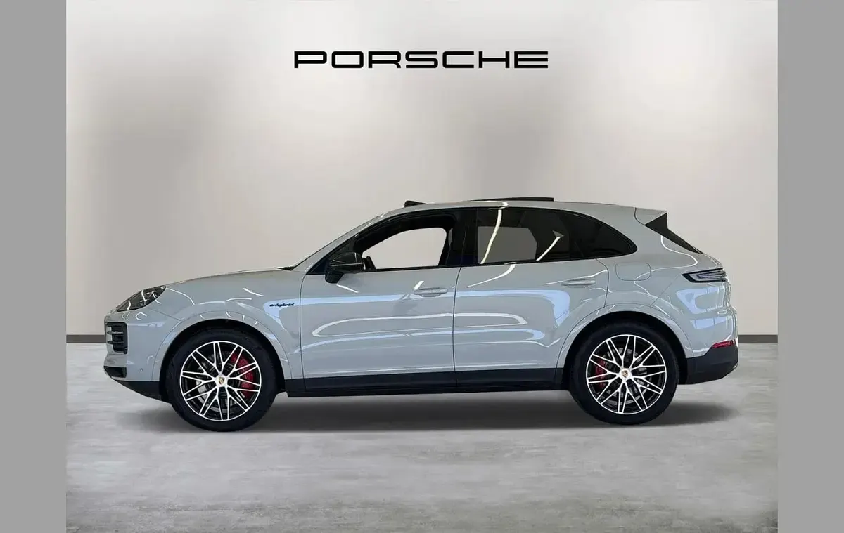 Używany Porsche Cayenne S E-Hybrid 512 KM (376 kW) 2024 Szary SUV