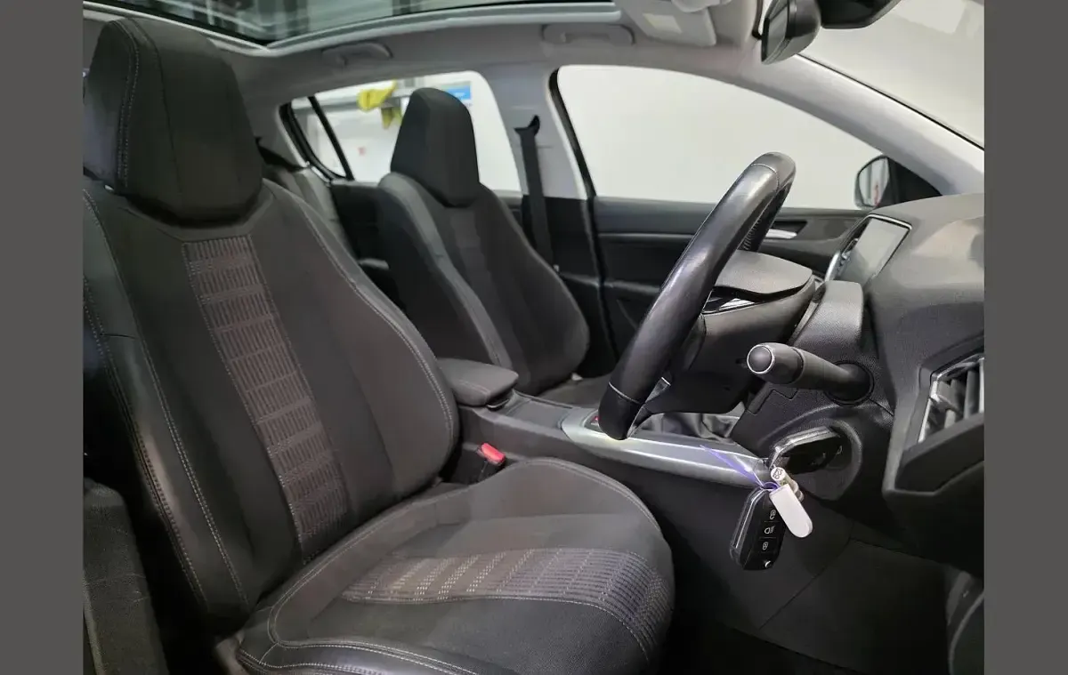 Used Peugeot 308 Allure 128 HP (94 kW) 2018 Black Hatchback