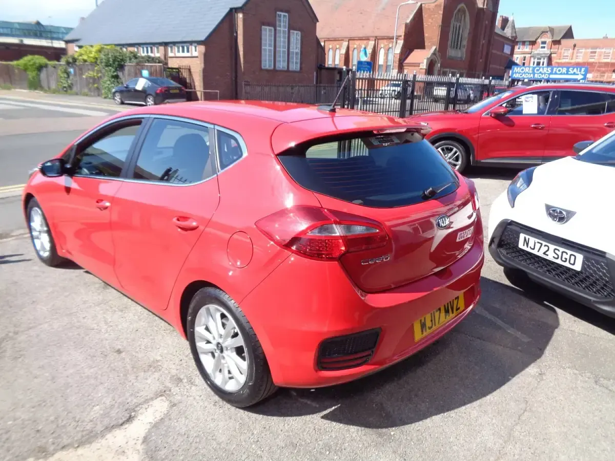 Używany Kia Ceed 135 KM (99 kW) 2017 Czerwony Hatchback