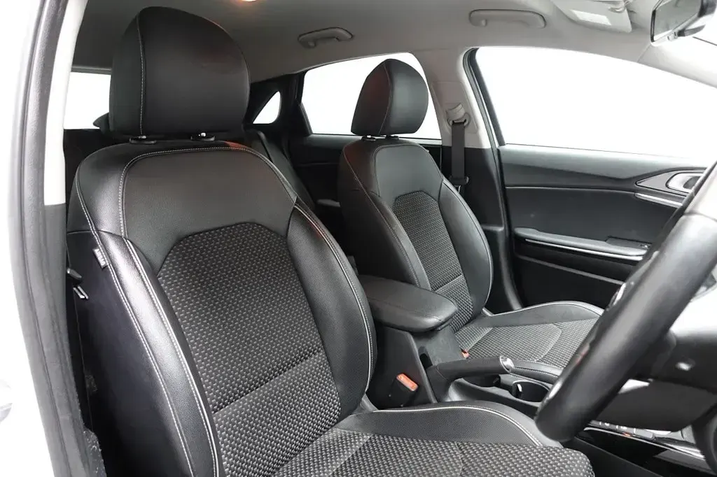 Käytetty Kia Ceed 118 HP (86 kW) 2019 Valkoinen Viistoperä