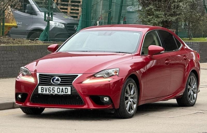Used Lexus IS300h Executive Line 223 HP (164 kW) 2016 Red Sedan