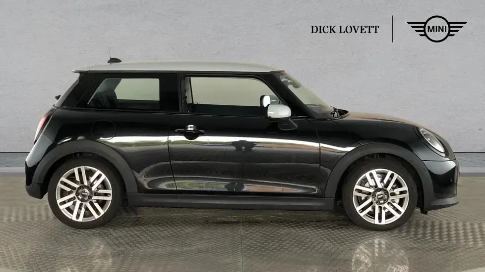 Używany Mini Cooper Hatch 154 KM (113 kW) 2024 Czarny Hatchback