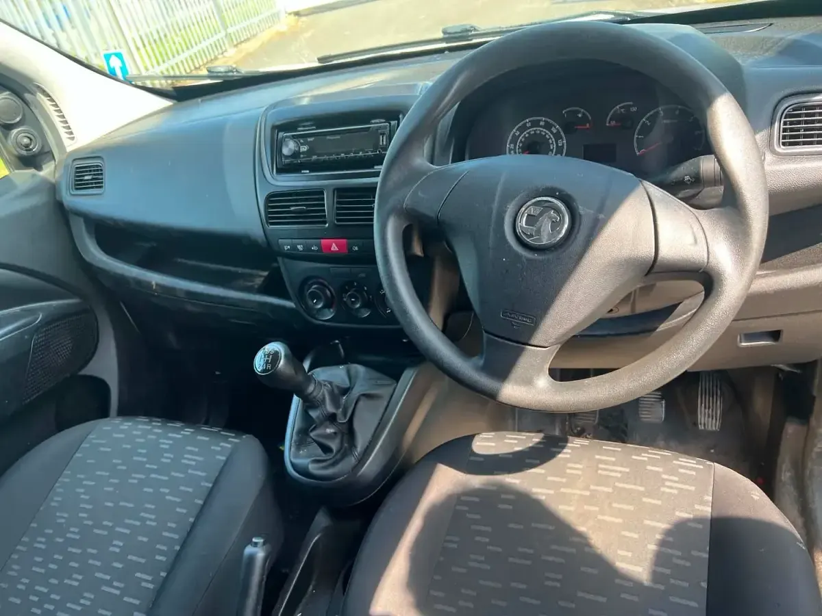 Used Vauxhall Combo 2016 White MPV