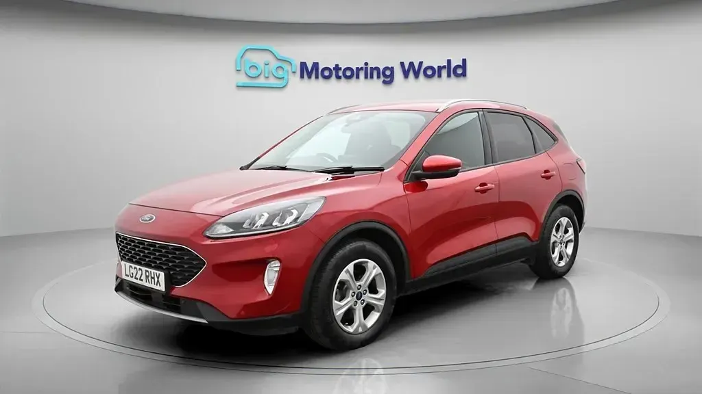 Usado Ford Kuga Zetec 120 CV (88 kW) 2022 Rojo SUV