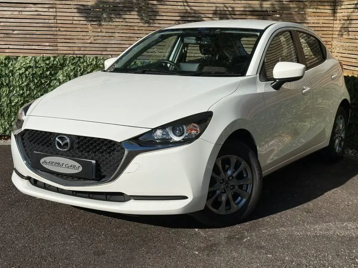Used Mazda 2 75 HP (55 kW) 2022 White Hatchback