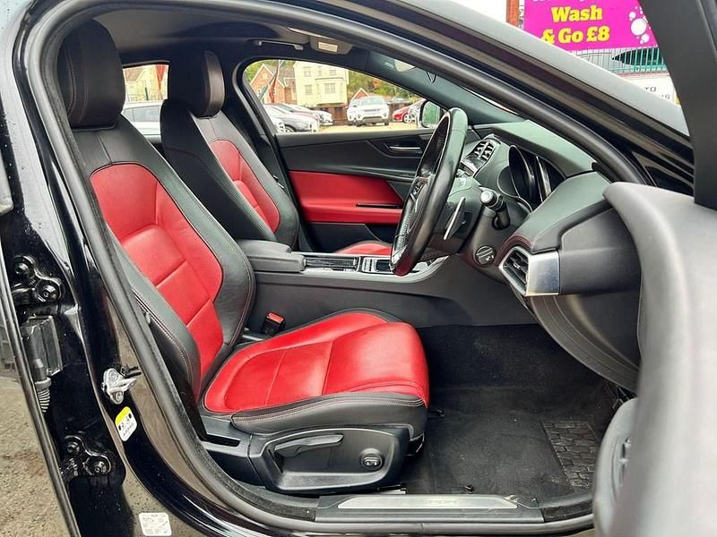 Used Jaguar XE R-Sport 200 HP (147 kW) 2018 Black Sedan