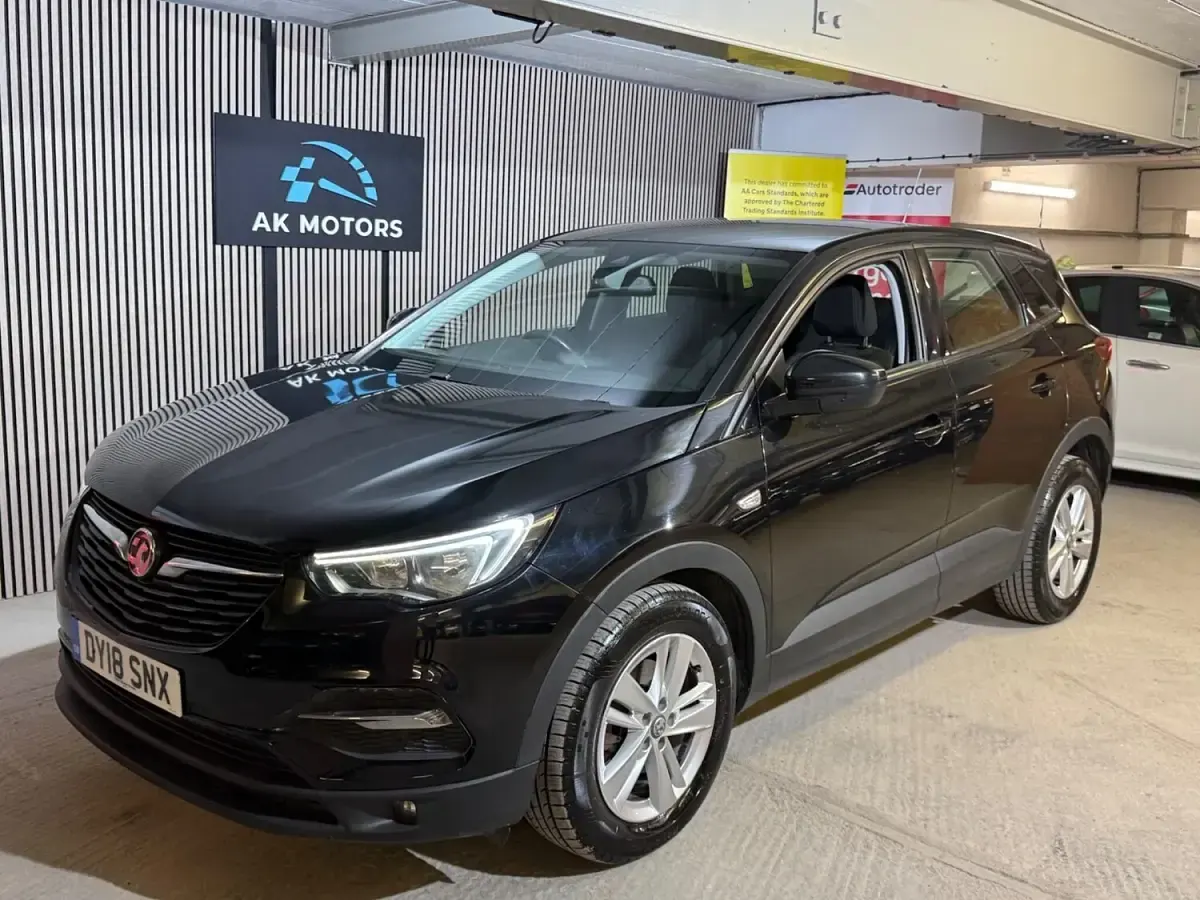Used Vauxhall Grandland X S 120 HP (88 kW) 2018 Black SUV