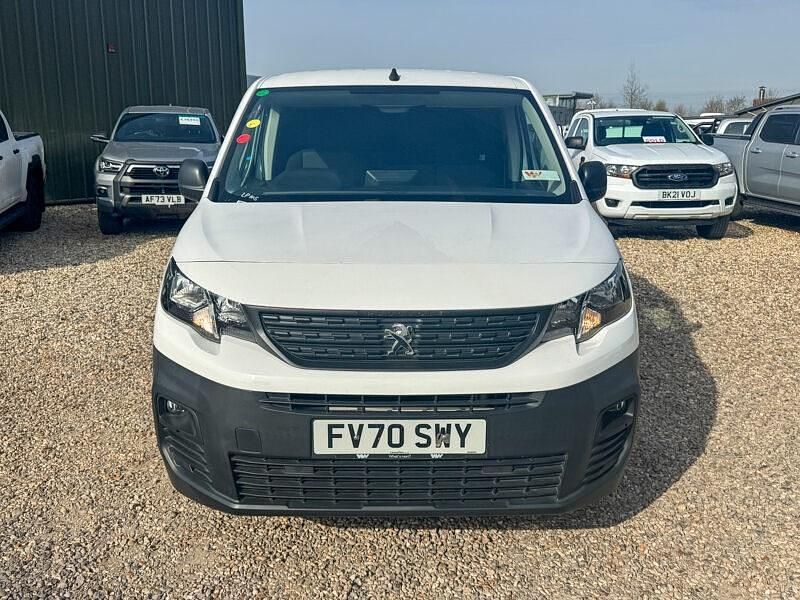 Used Peugeot Partner 131 HP (96 kW) 2021 White MPV