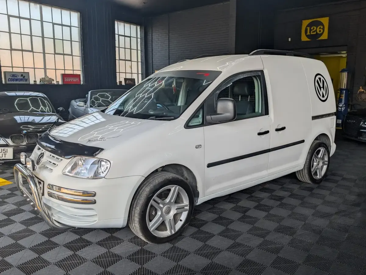 Used VW Caddy 69 HP (50 kW) 2010 White MPV