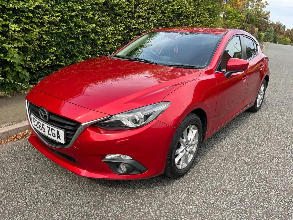 Used Mazda 3 118 HP (86 kW) 2015 Red Hatchback