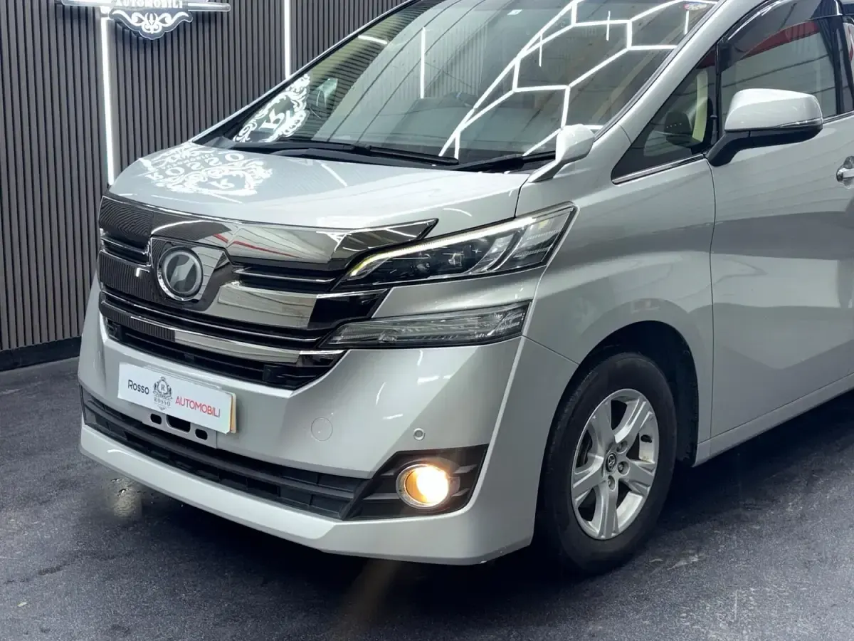 Used Toyota Alphard 182 HP (133 kW) 2024 Silver MPV