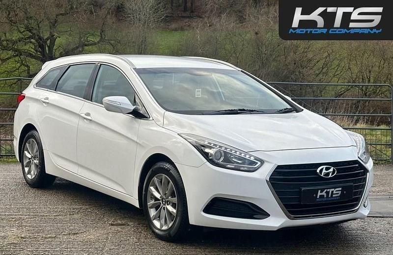 Used Hyundai i40 141 HP (103 kW) 2017 White Estate