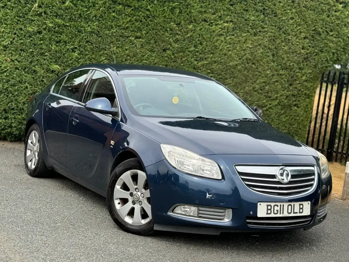 Used Vauxhall Insignia SRi 128 HP (94 kW) 2011 Blue Hatchback