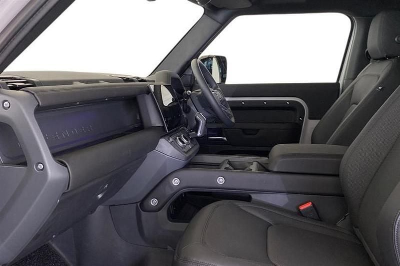 Used Land Rover Defender SE Dynamic 249 HP (183 kW) 2026 Borasco grey SUV