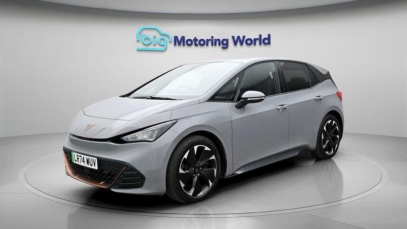Begagnad Cupra Born e-Boost 169 kW (231 HK) 2024 Grå Halvkombi