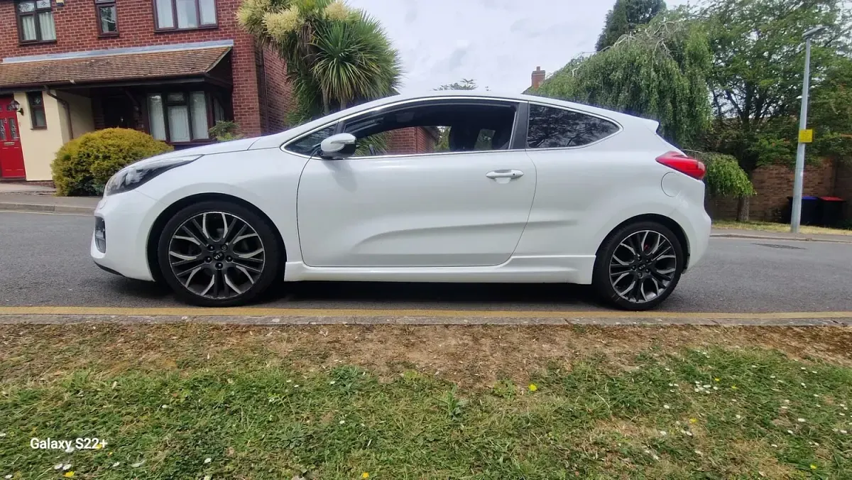 Used Kia ProCeed GT 2015 White Hatchback