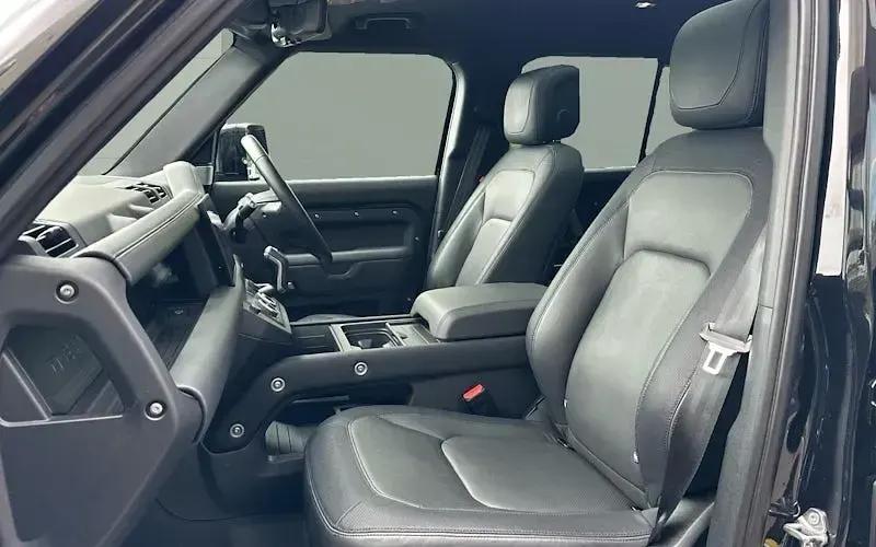 Używany Land Rover Defender 300 KM (220 kW) 2024 SUV