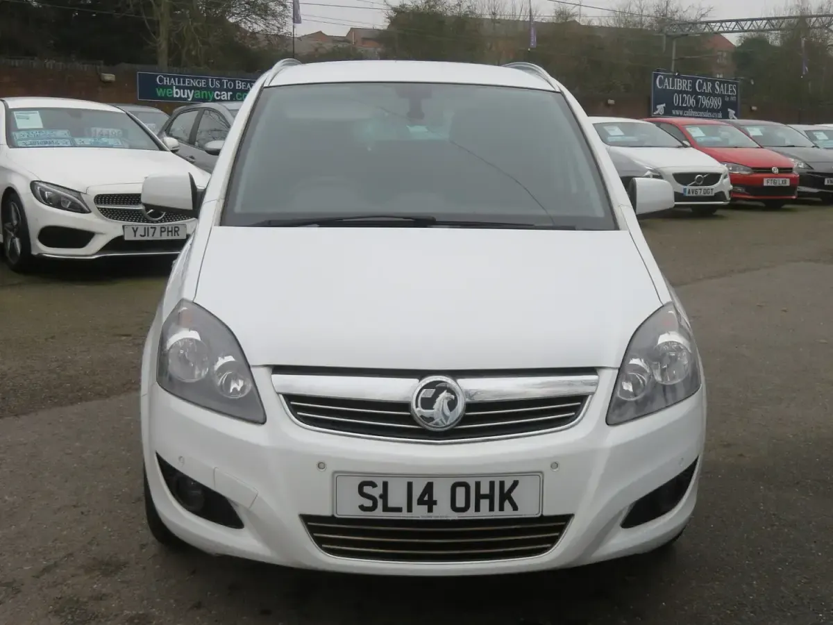 Used Vauxhall Zafira Design Edition 120 HP (88 kW) 2014 White MPV
