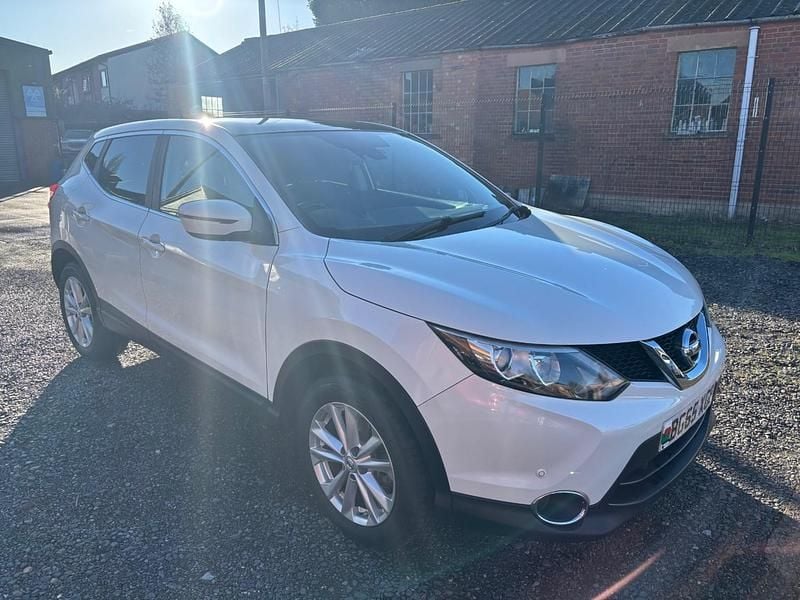 White Used 2015 Nissan Qashqai Acenta Premium SUV | £3,799 (A bit pricey) - Image 1/4