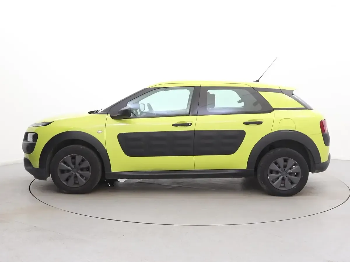 Used Citroën C4 PureTech 2017 Yellow SUV