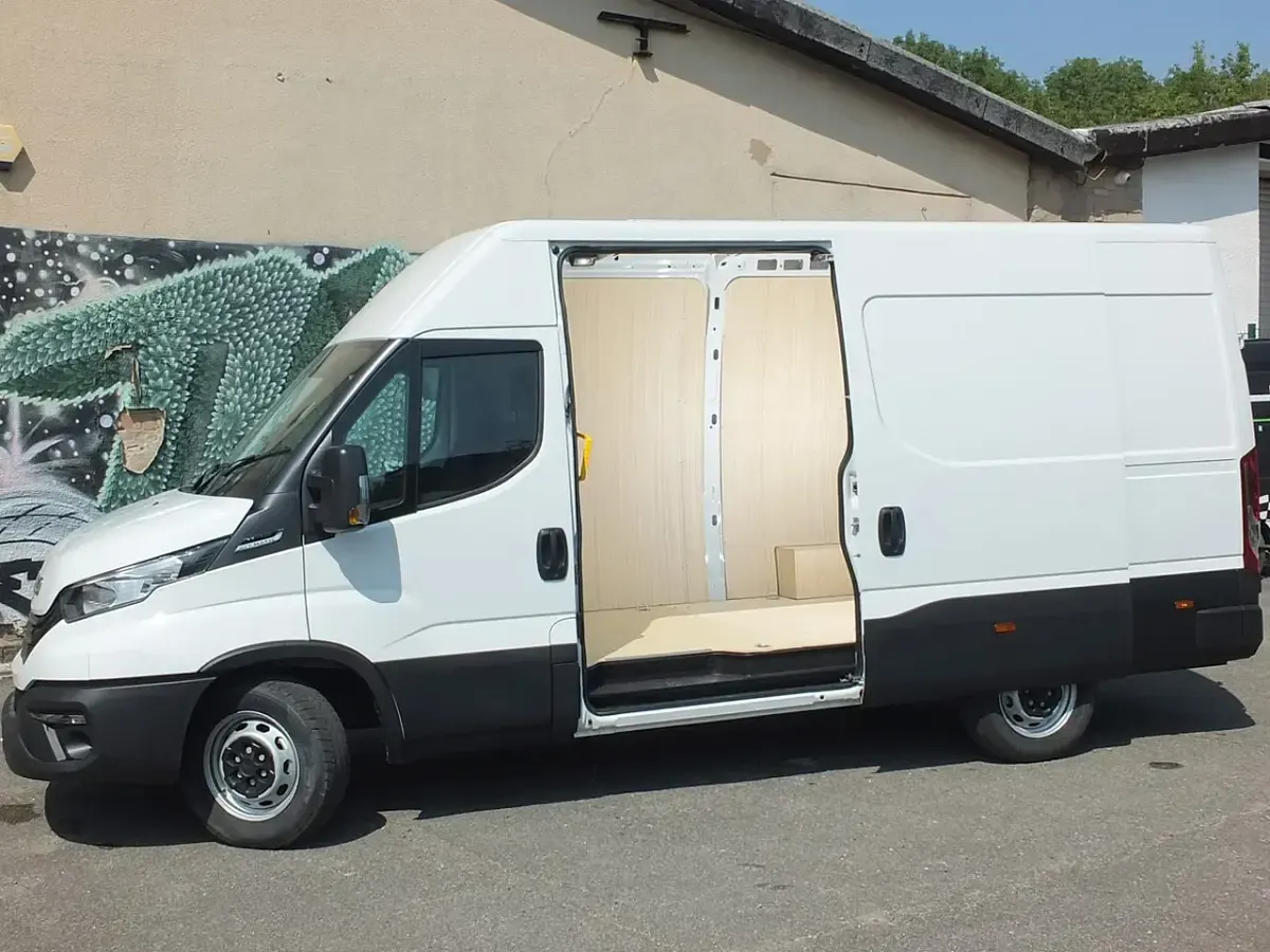 New Iveco Daily 136 HP (100 kW) 2025 White Van