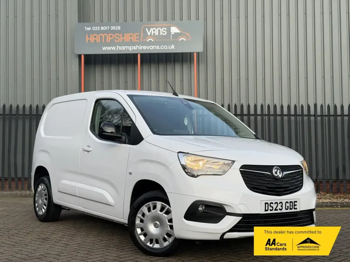 Second-hand Vauxhall Combo S 100 CP (73 kW) 2023 Alb Van