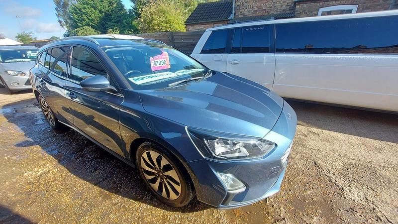 Begagnad Ford Focus Zetec 120 HK (88 kW) 2020 Blå Kombi