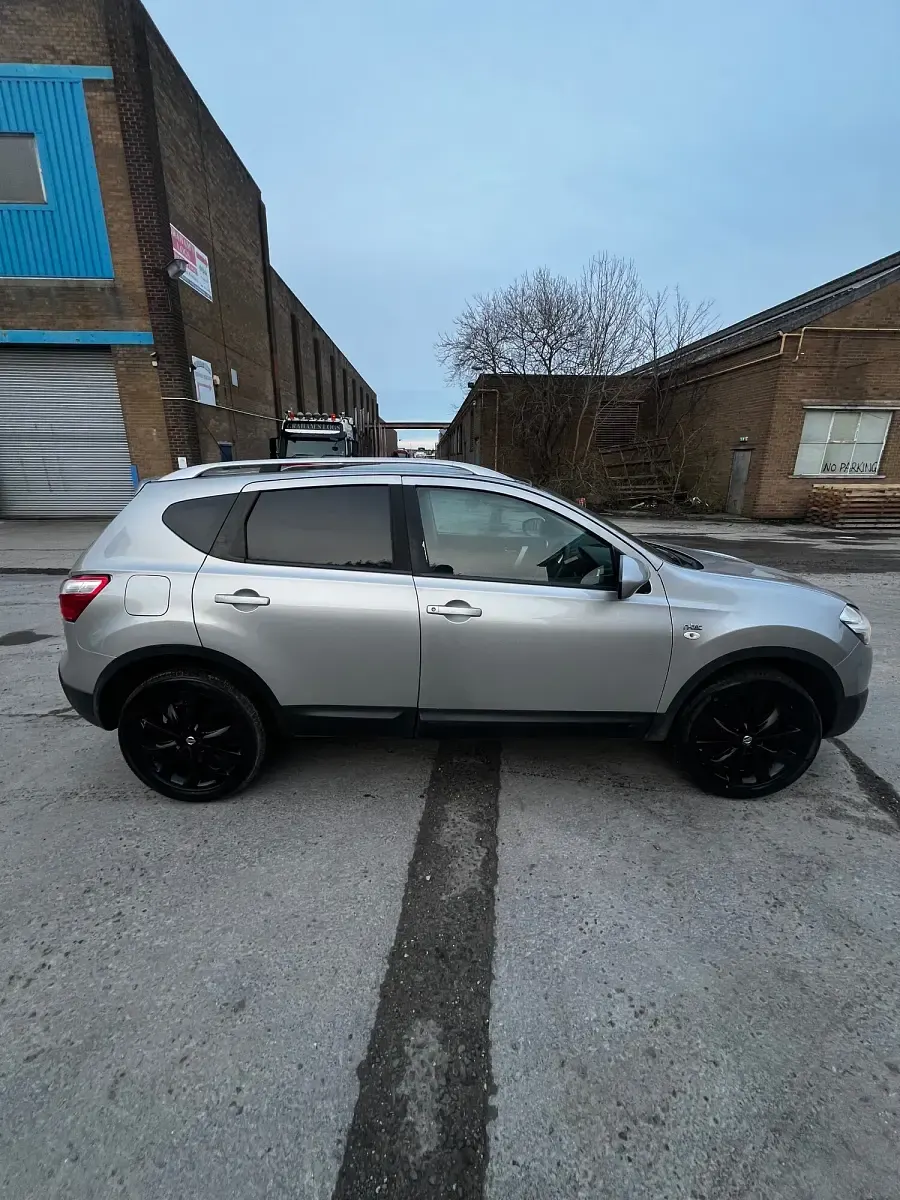 Used Nissan Qashqai N-TEC 117 HP (86 kW) 2010 Silver SUV