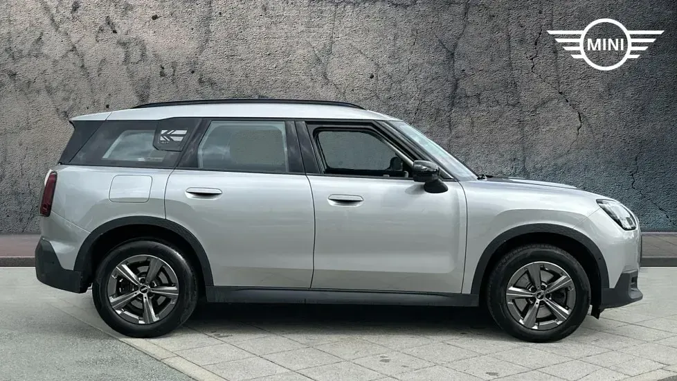 Używany Mini Countryman 215 KM (158 kW) 2024 Srebrny SUV