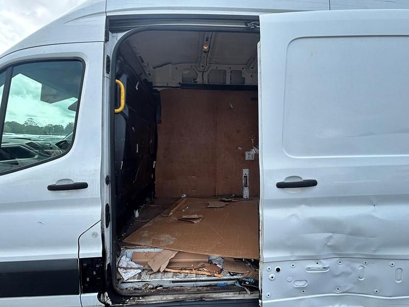Used Ford Transit 130 HP (95 kW) 2018 White Van