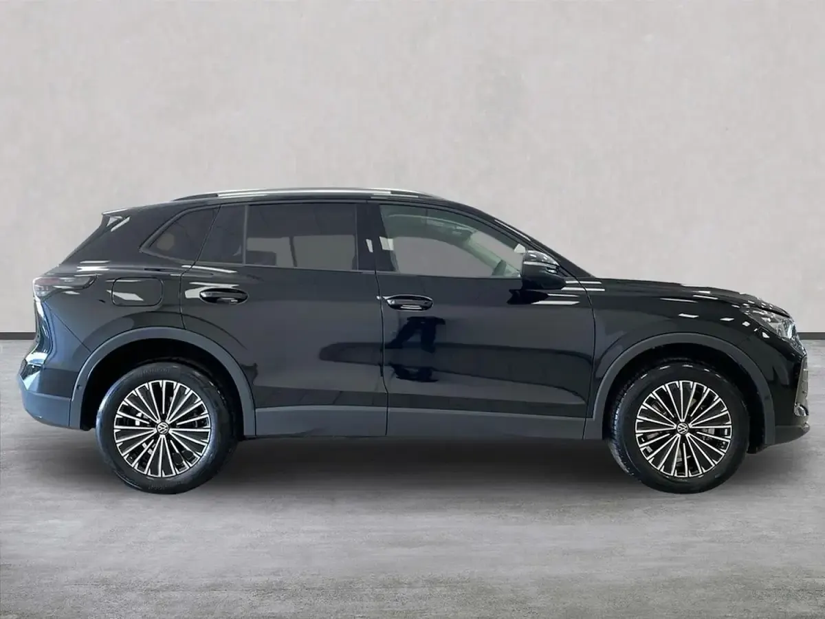 Second-hand VW Tiguan Match 204 CP (150 kW) 2026 Negru SUV