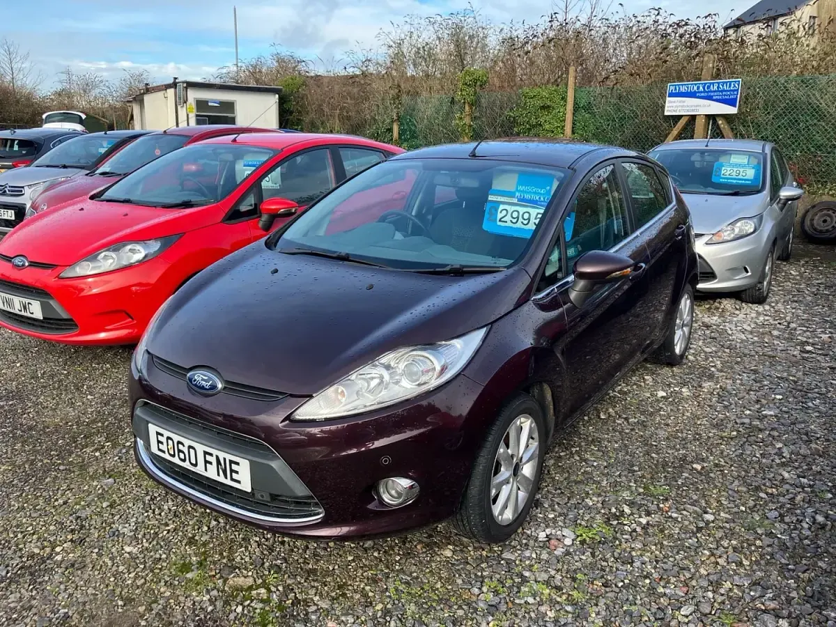 Used Ford Fiesta Zetec 96 HP (70 kW) 2010 Red Hatchback