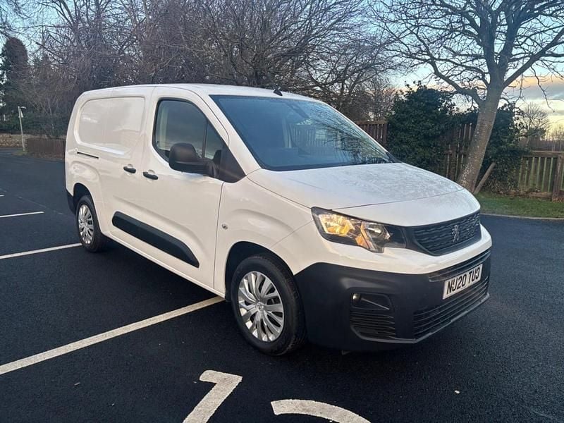 White Used 2020 Peugeot Partner MPV | £8,995 (A bit pricey) - Image 1/4