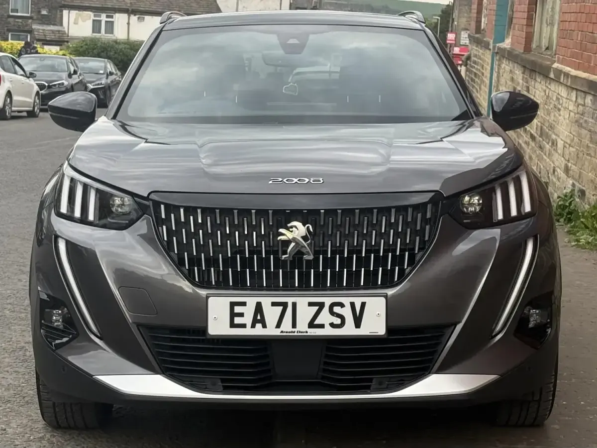 Usado Peugeot 2008 GTi 2021 Gris SUV
